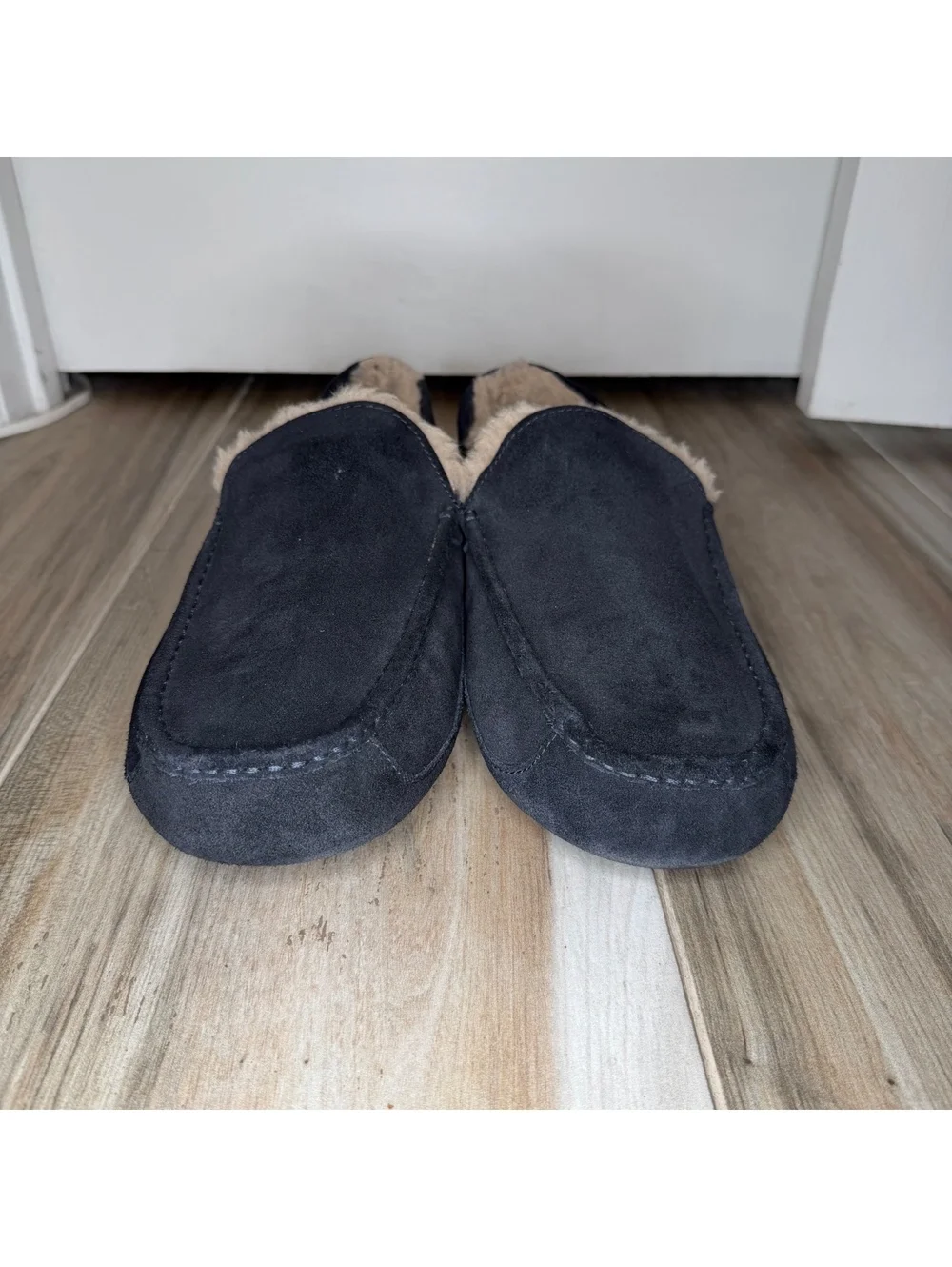 UGG Ascot Black Leather Slippers Sherpa Wool Blend Insoles Men’s Sz 15